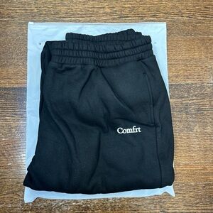 Comfrt black joggers